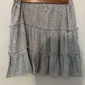 Black and white Polk a dot skirt